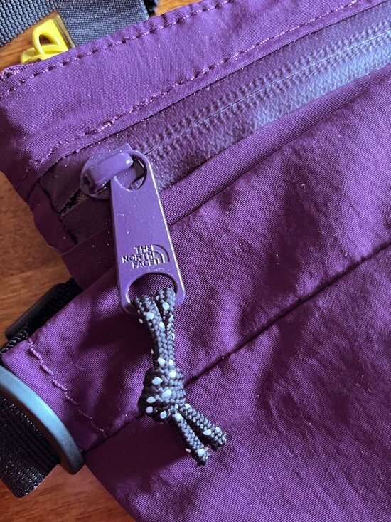 The North Face Mountain Crossbody bag NWT - Picture 3 of 11